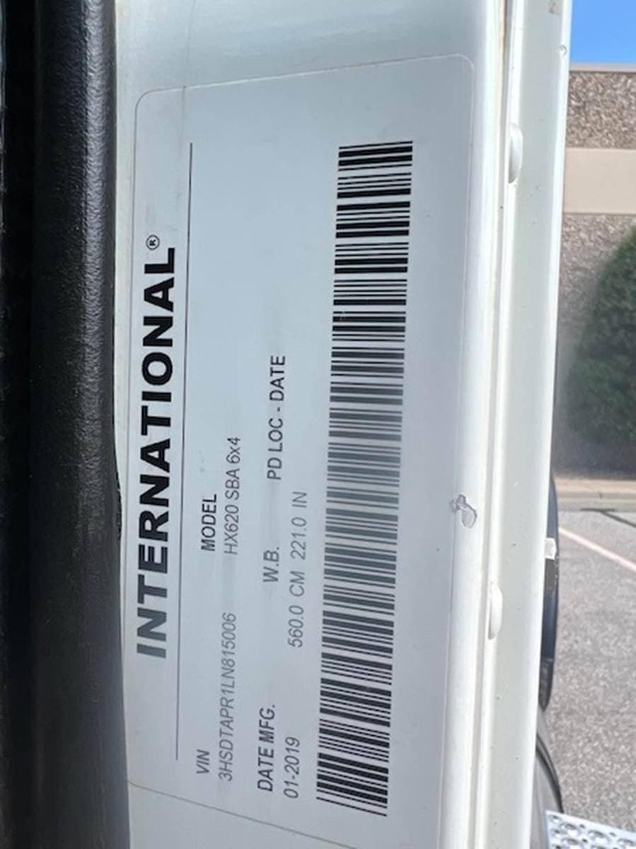 2020 International HX620 image 5