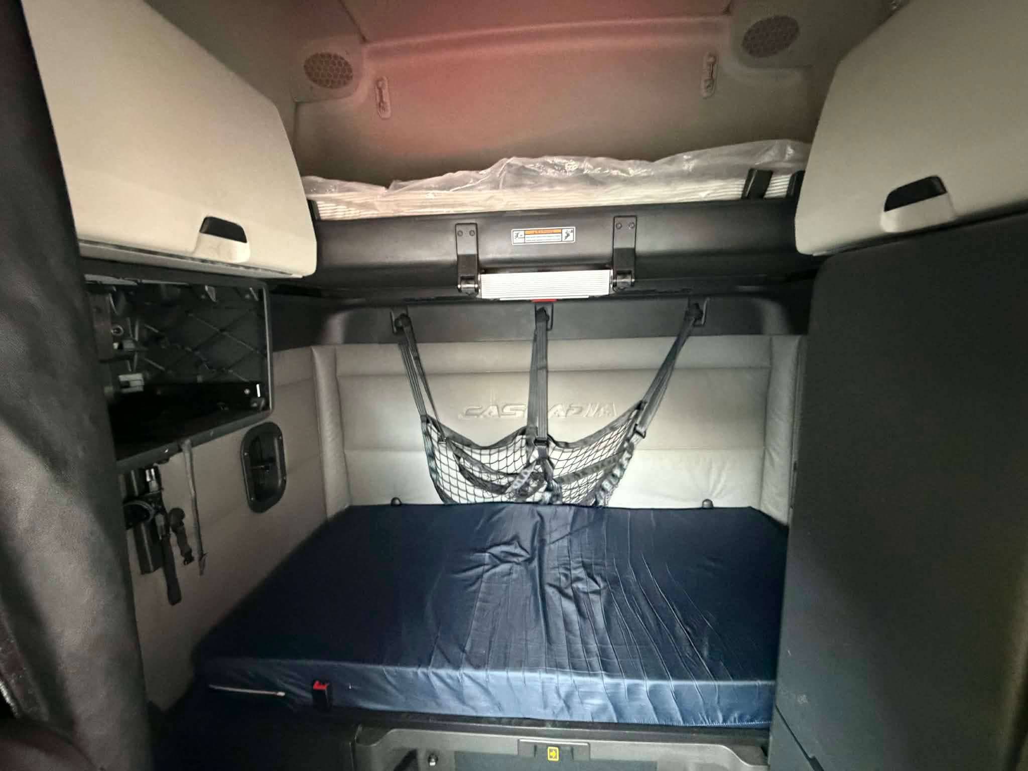 2022 Freightliner Cascadia image 10