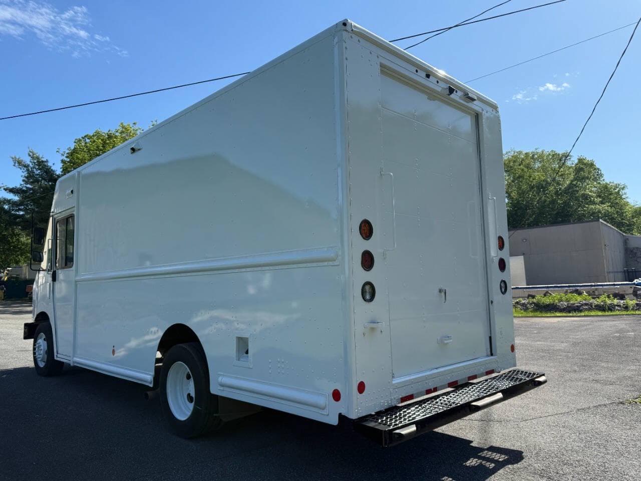 2019 Ford Stripped Chassis image 5