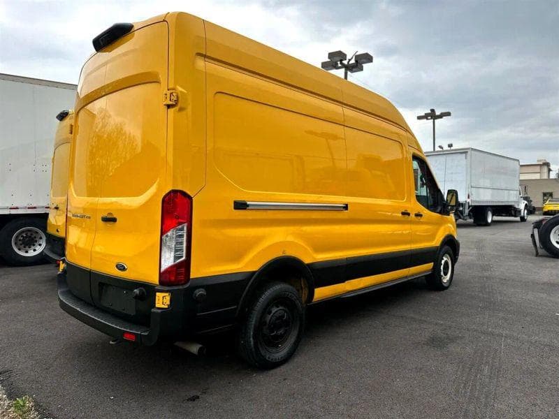 2020 Ford CF8000 image 4