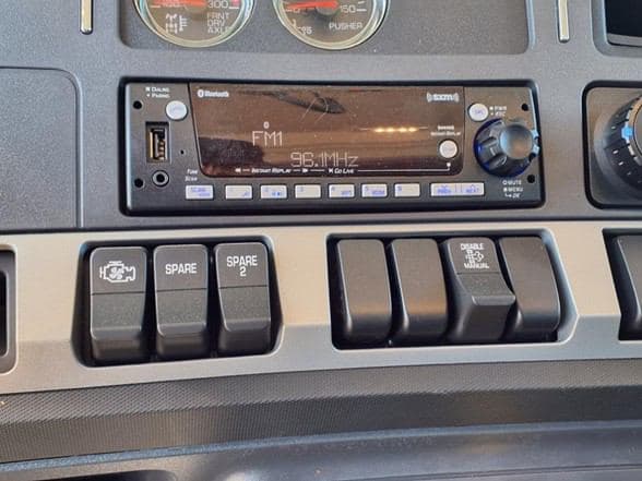 2025 Kenworth T880 image 9