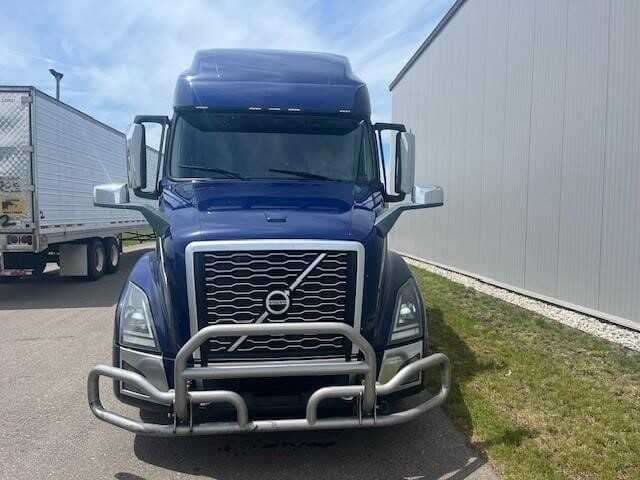 2021 Volvo VNL64T760 image 3