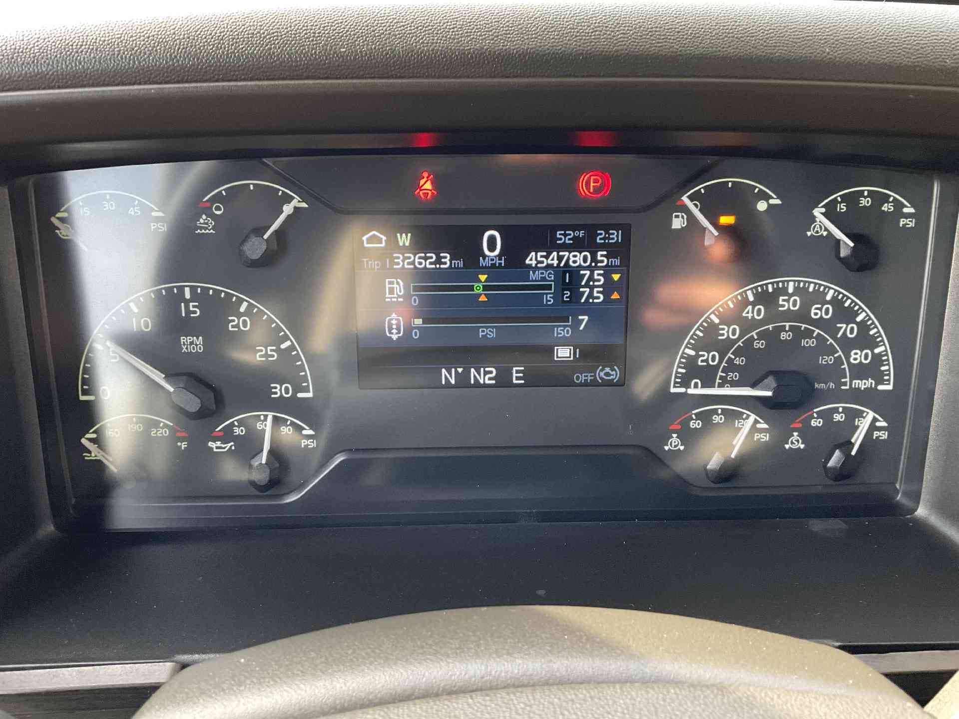 2023 Volvo VNL image 7