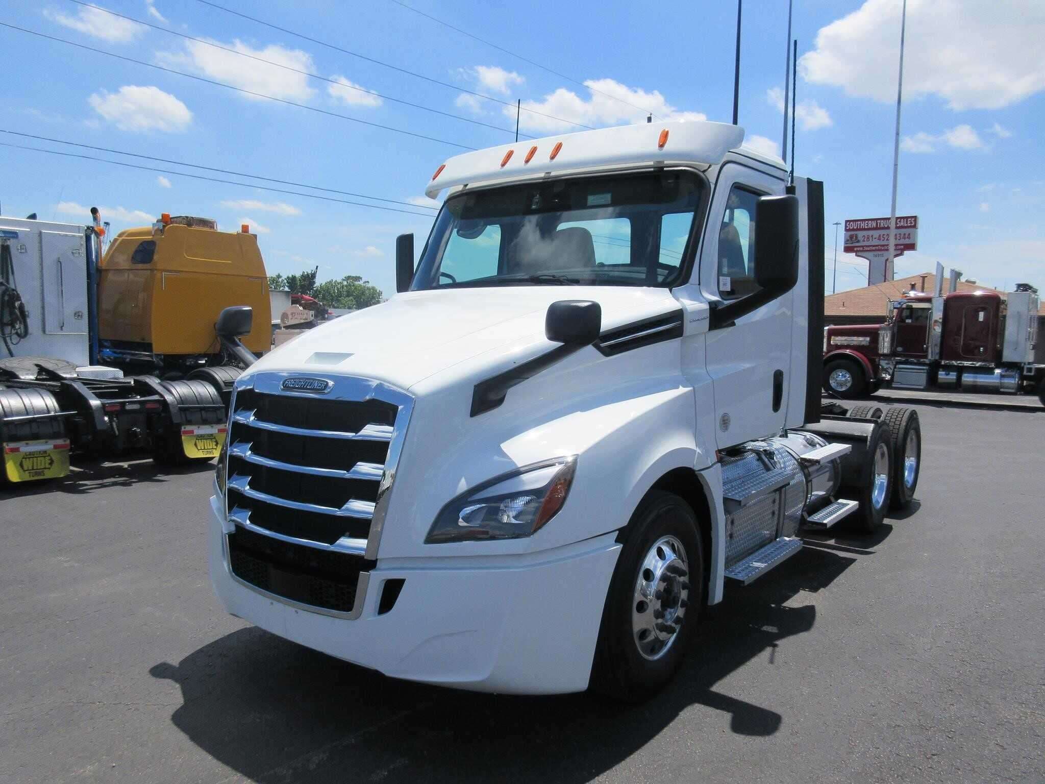 2020 Freightliner Cascadia 126 image 2