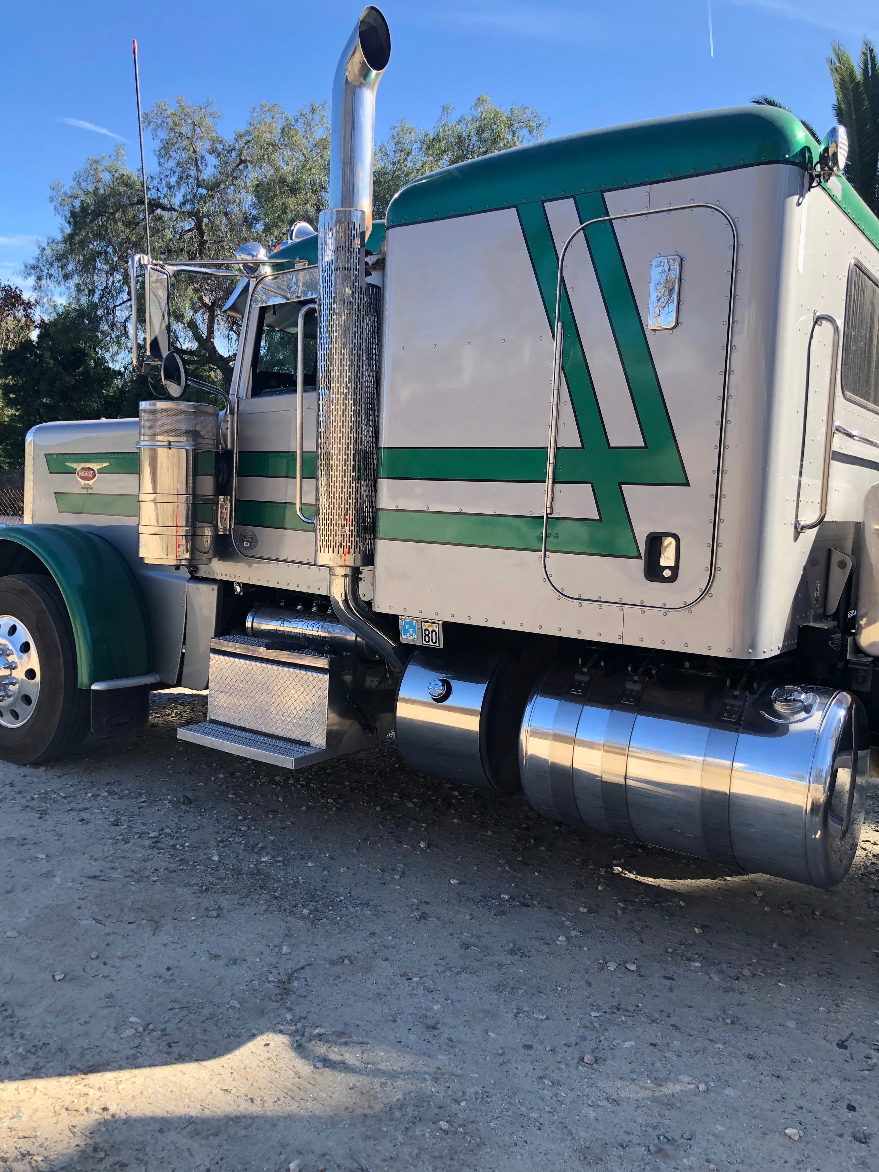 2016 Peterbilt 389 image 12