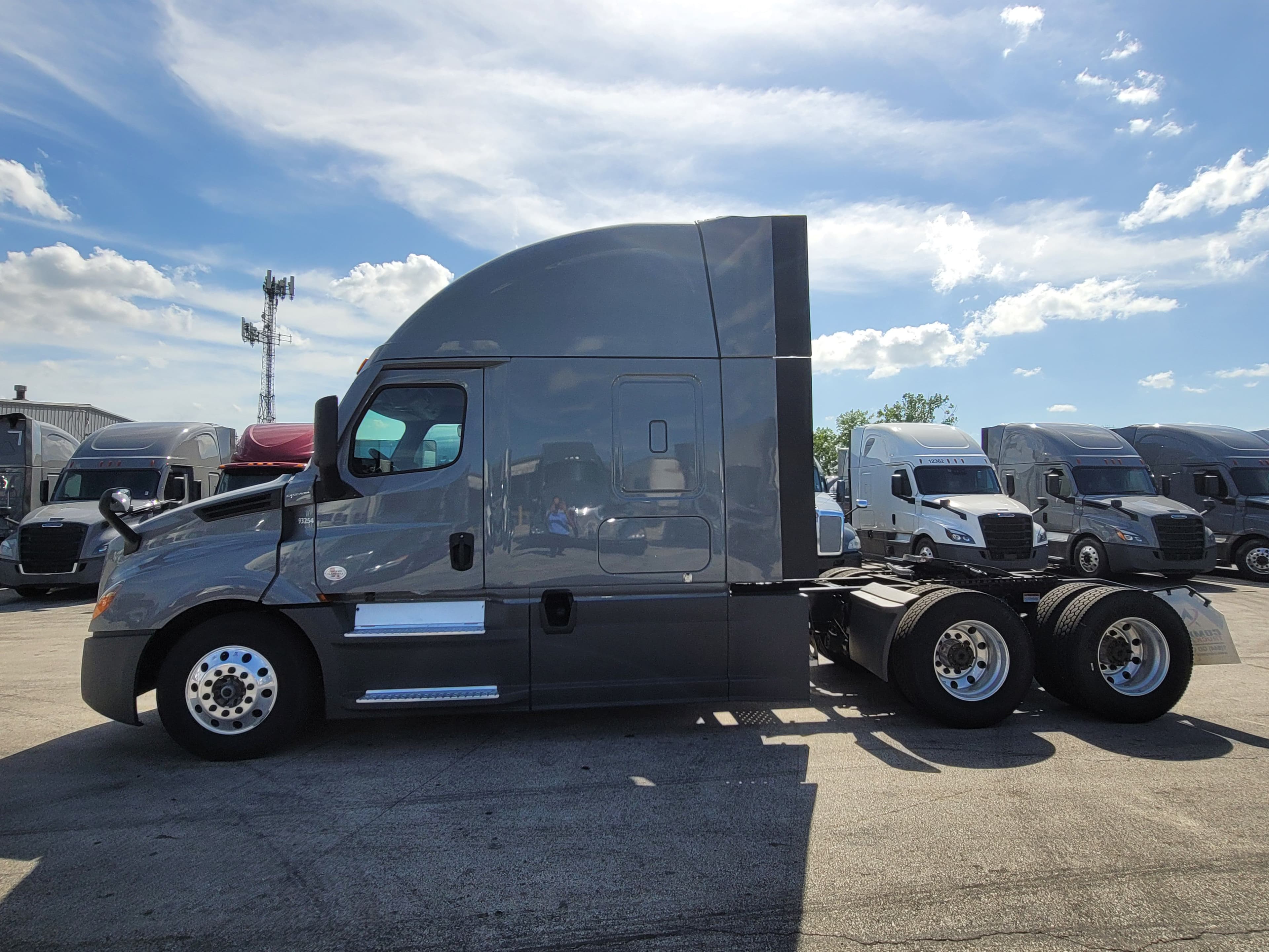 2023 Freightliner Cascadia 126 image 2