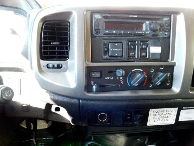 2018 Hino 338 image 20