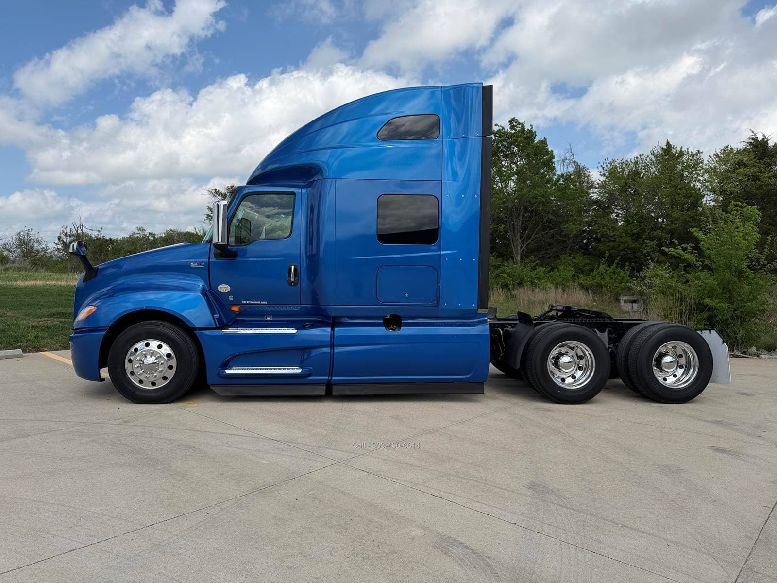 2020 International LT625 image 16