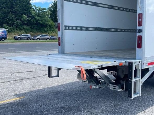 2025 Isuzu NRR image 21