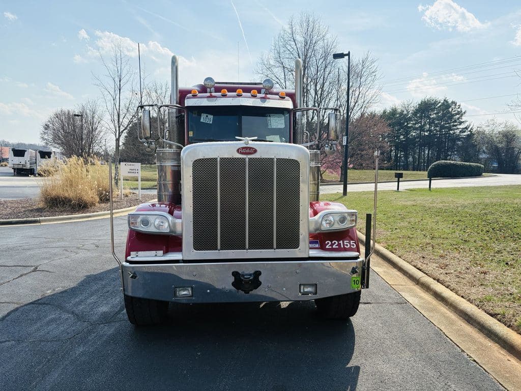 Used 2021 PETERBILT 389 image 23