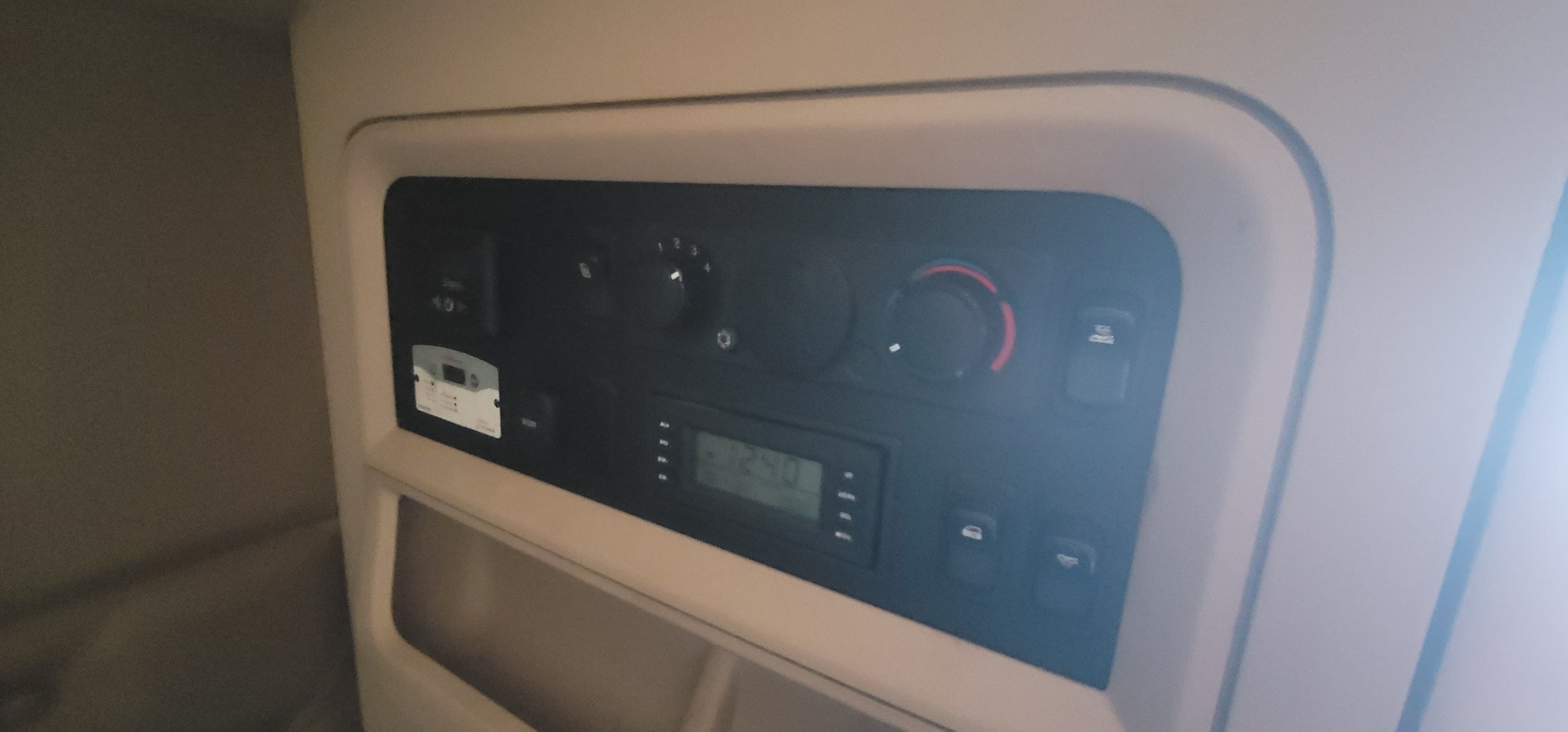 2018 Kenworth T680 image 16