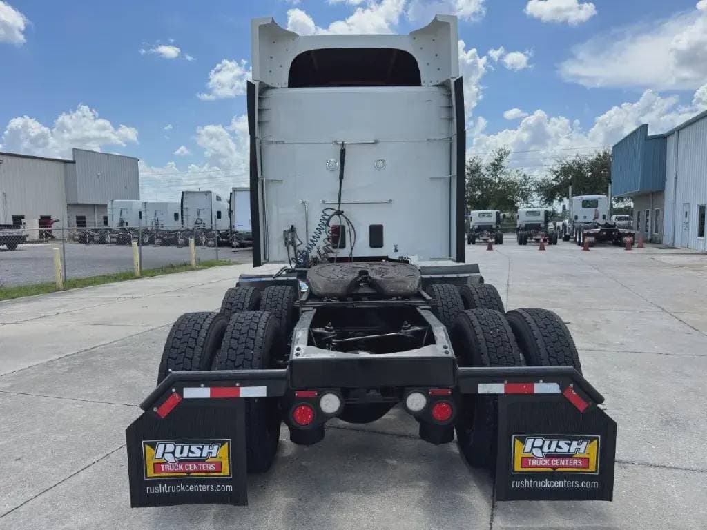 2022 Peterbilt 567 image 4