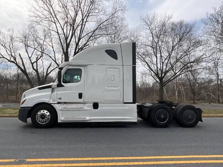 2023 Freightliner Cascadia 126 image 2