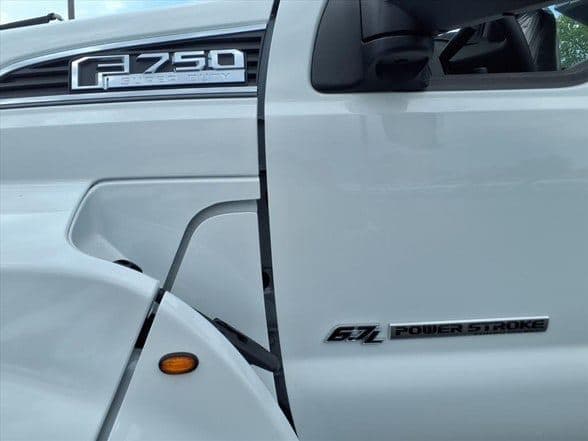 2027 Ford F750 XL SD image 18