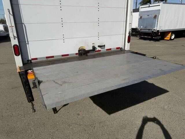 2021 Freightliner M2 image 6