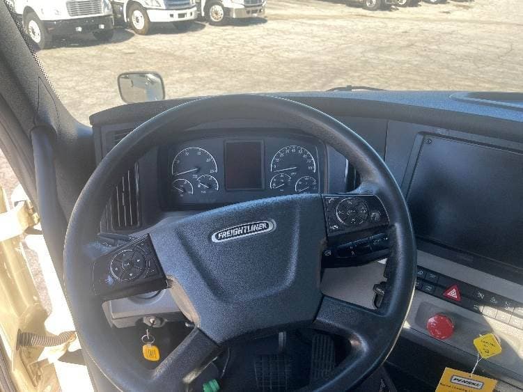 2019 Freightliner Cascadia 126 Day Cab Truck - 435HP, 12 Speed Automatic image 10