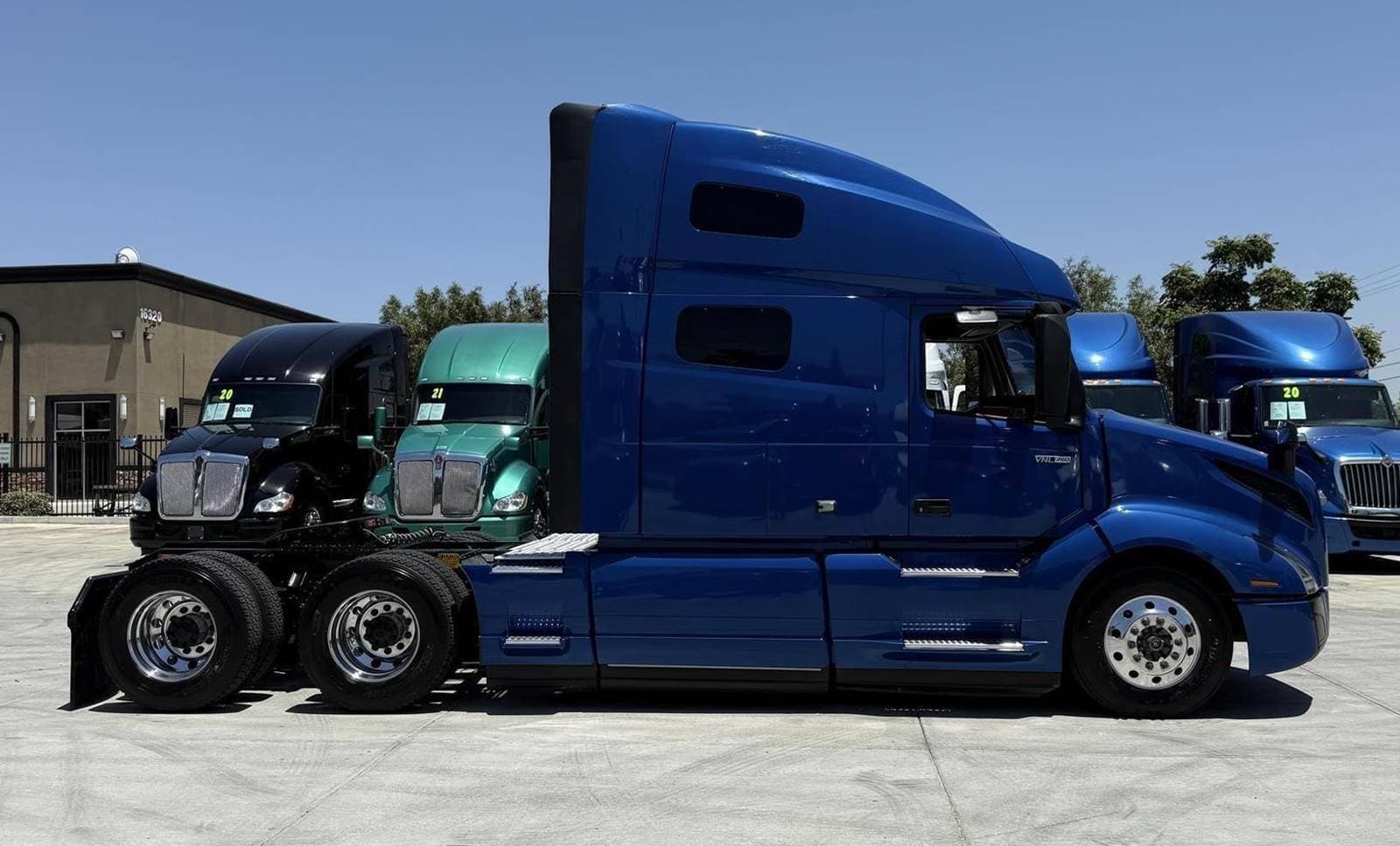 2021 Volvo VNL64T760 image 2