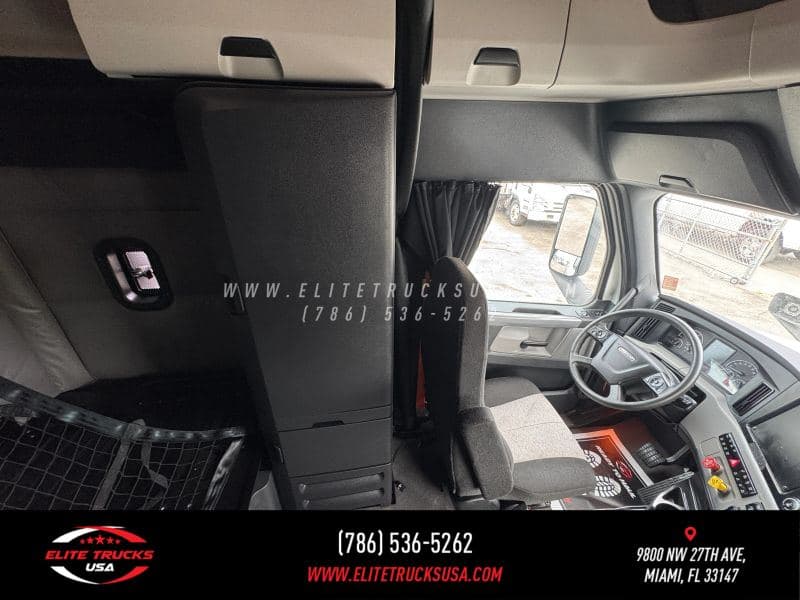 2022 Freightliner Cascadia image 19