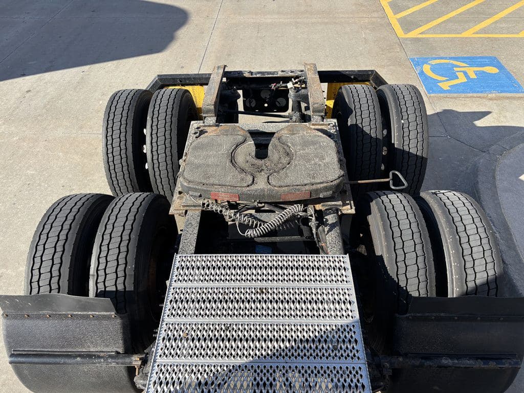Used 2024 PETERBILT 579 image 19
