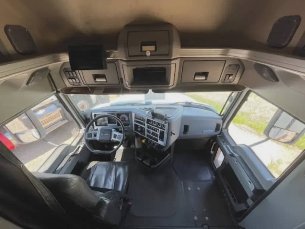 Used 2020 MACK Conventional - Sleeper Truck image 15