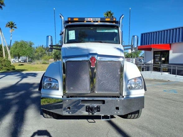 2025 Kenworth T880 image 2