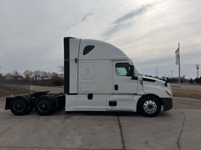 2024 Freightliner Cascadia image 4