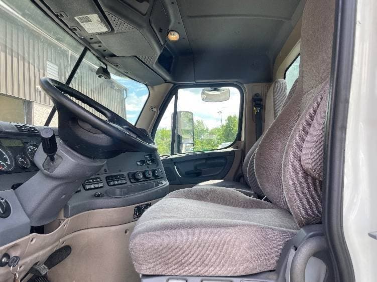 2018 Freightliner Cascadia image 4