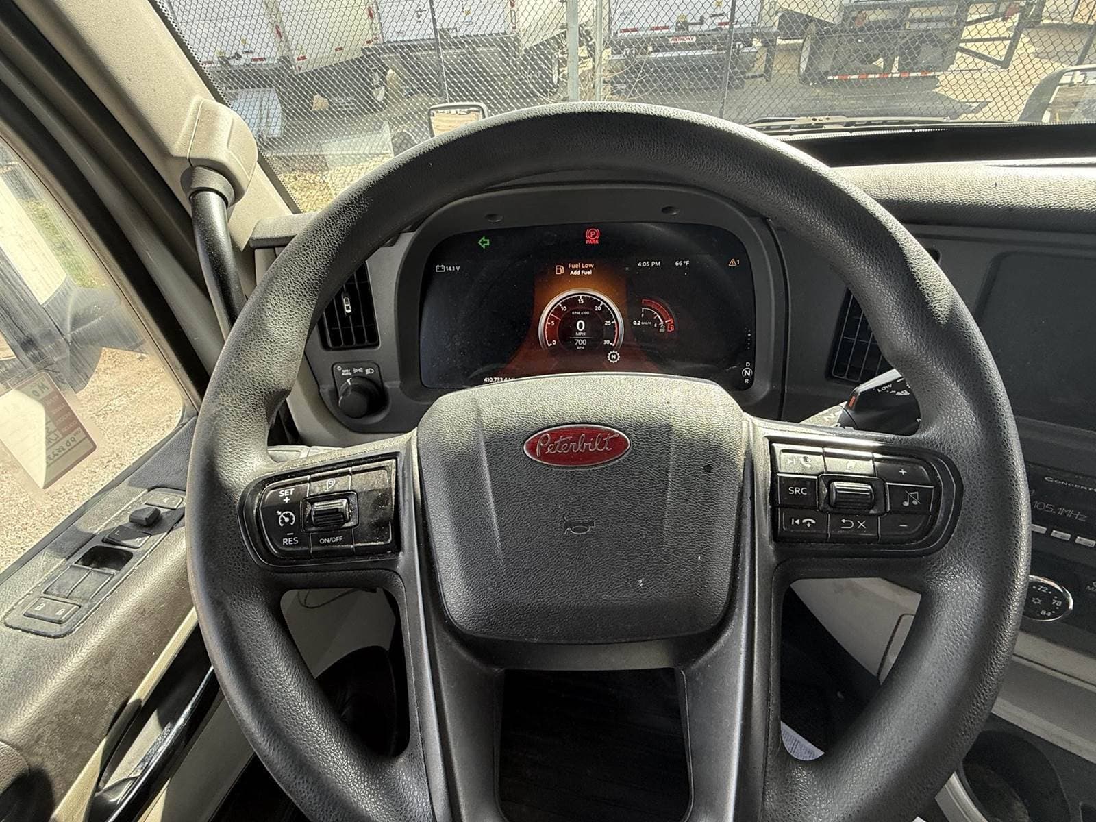 2023 Peterbilt 579 image 9