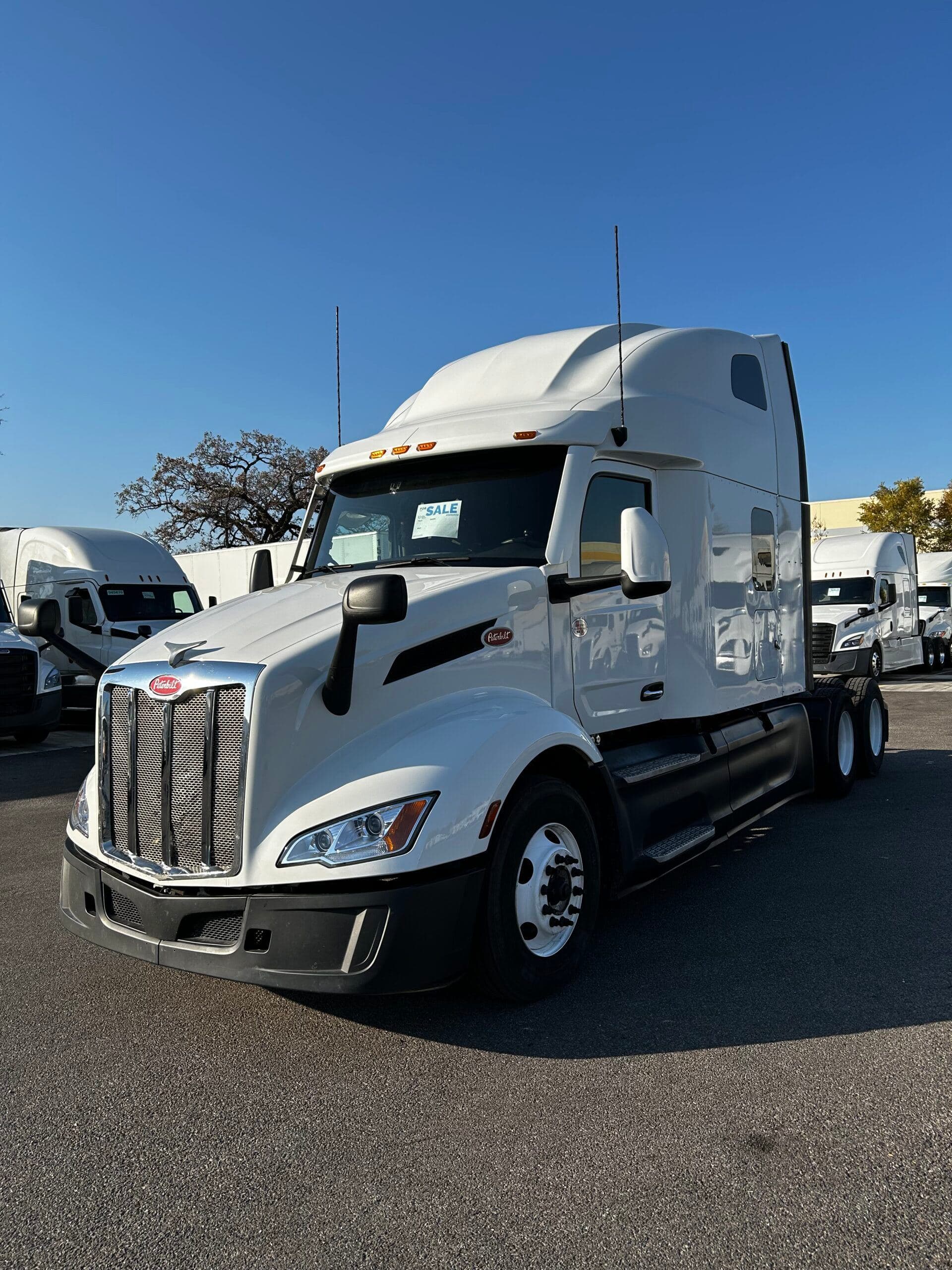 2023 Peterbilt 579 image 1