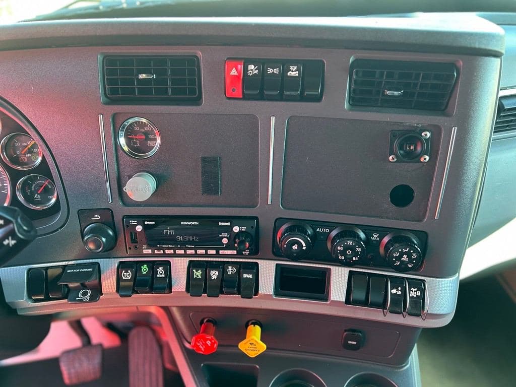 2021 Kenworth T680 STK#611619 image 14