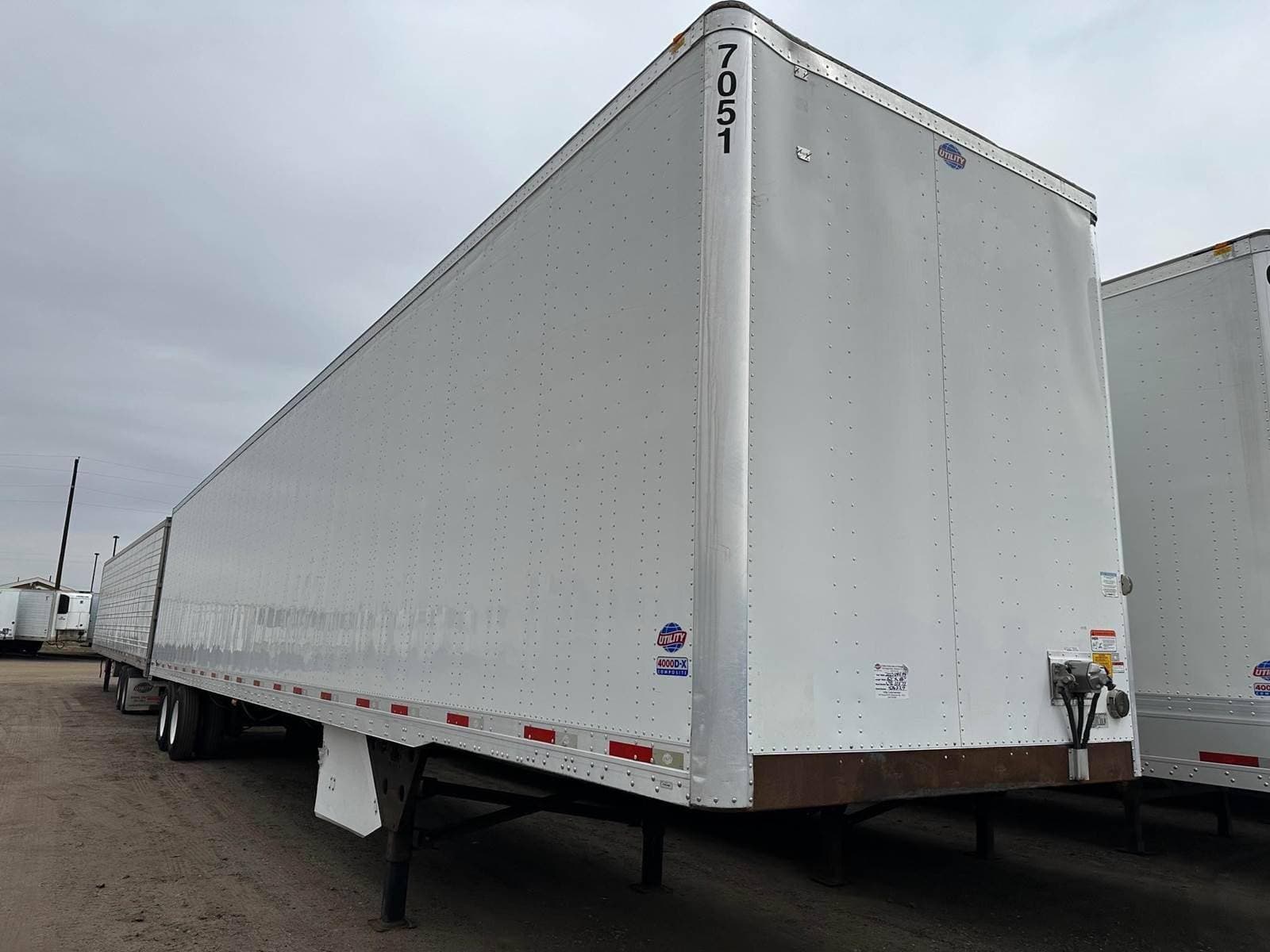 2018 Utility 4000DX 53 ft Dry Van Trailer image 1
