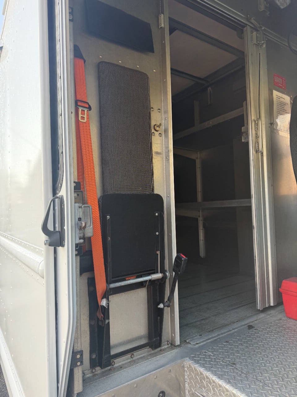 2021 Freightliner MT45 image 18