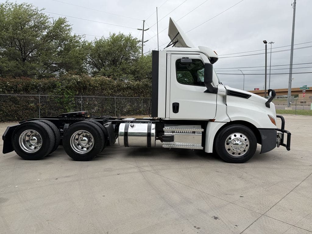 Used 2022 FREIGHTLINER PT126064S T image 10