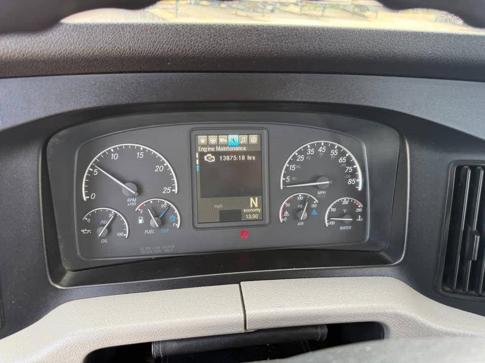 2018 Freightliner Cascadia image 10