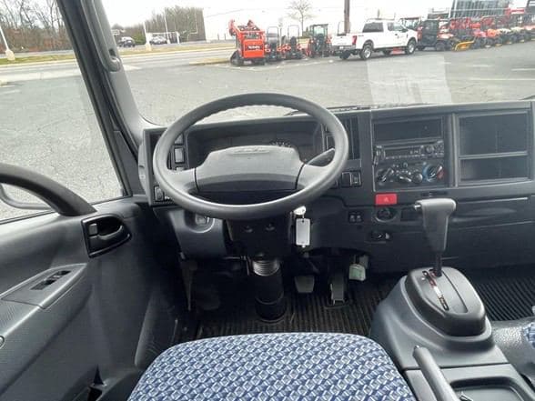 2024 Isuzu NPR HD image 19