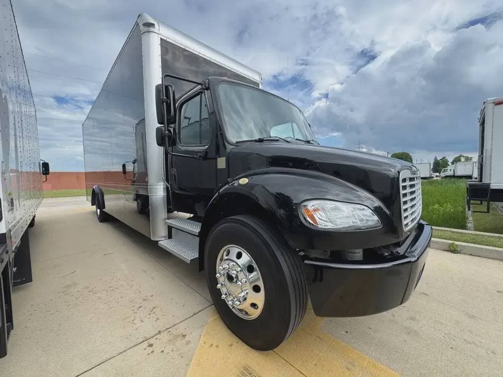 Used 2019 FREIGHTLINER Box Truck - Straight Truck, Van, Moving Van - BUSINESS CLASS M2 106 For Sale image 2