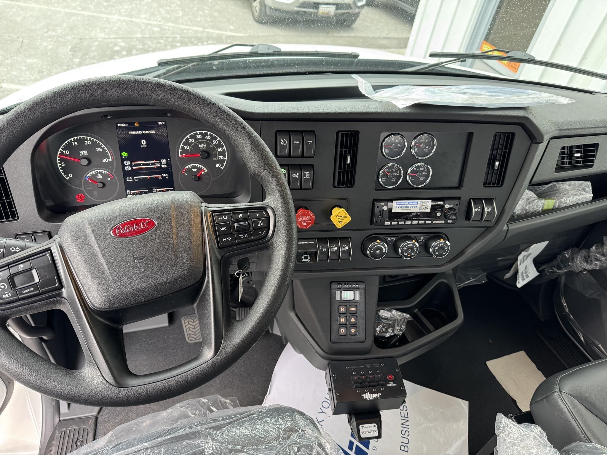 2027 Peterbilt 548 image 5