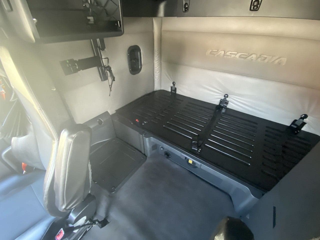 2020 Freightliner Cascadia image 15