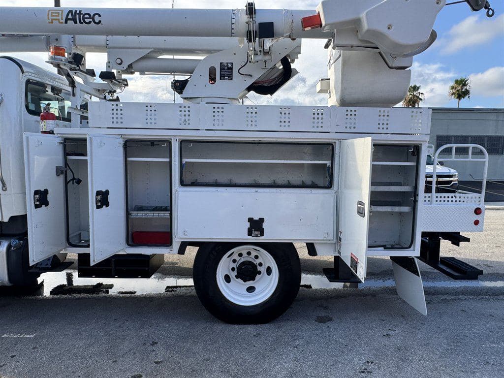 2016 Freightliner M2 106 image 21