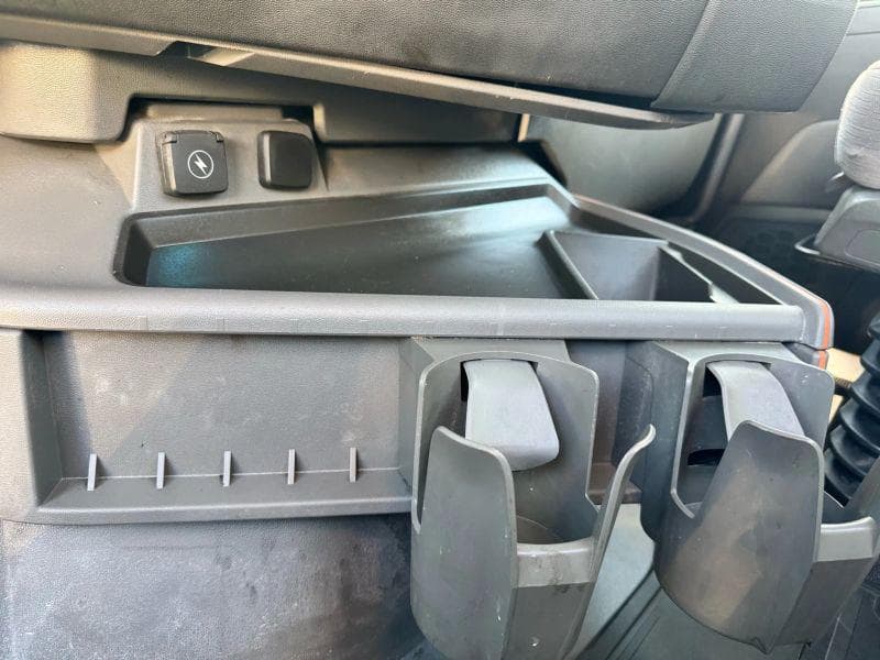 2020 Volvo VNL image 26