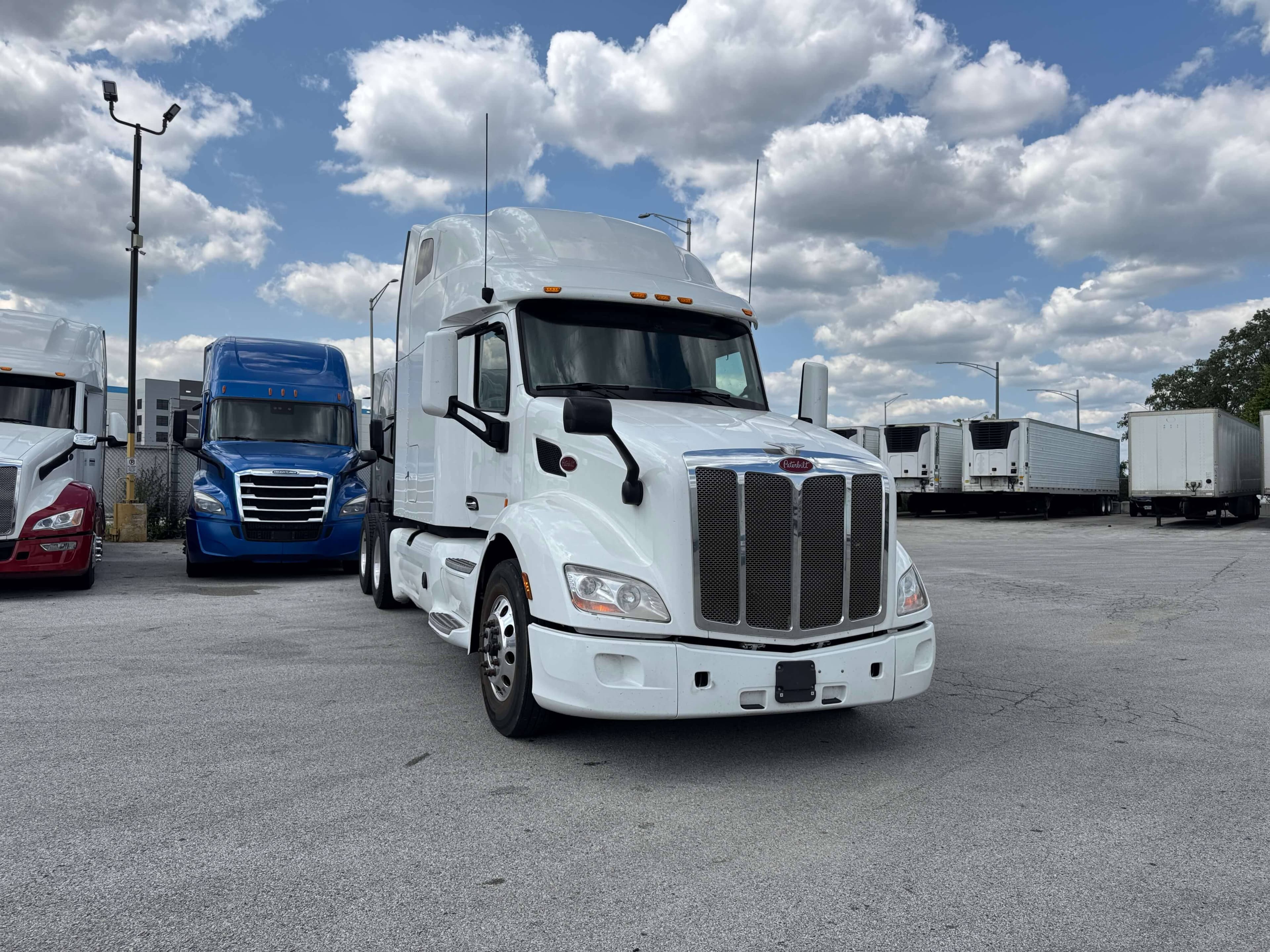 2022 Peterbilt 579 image 3