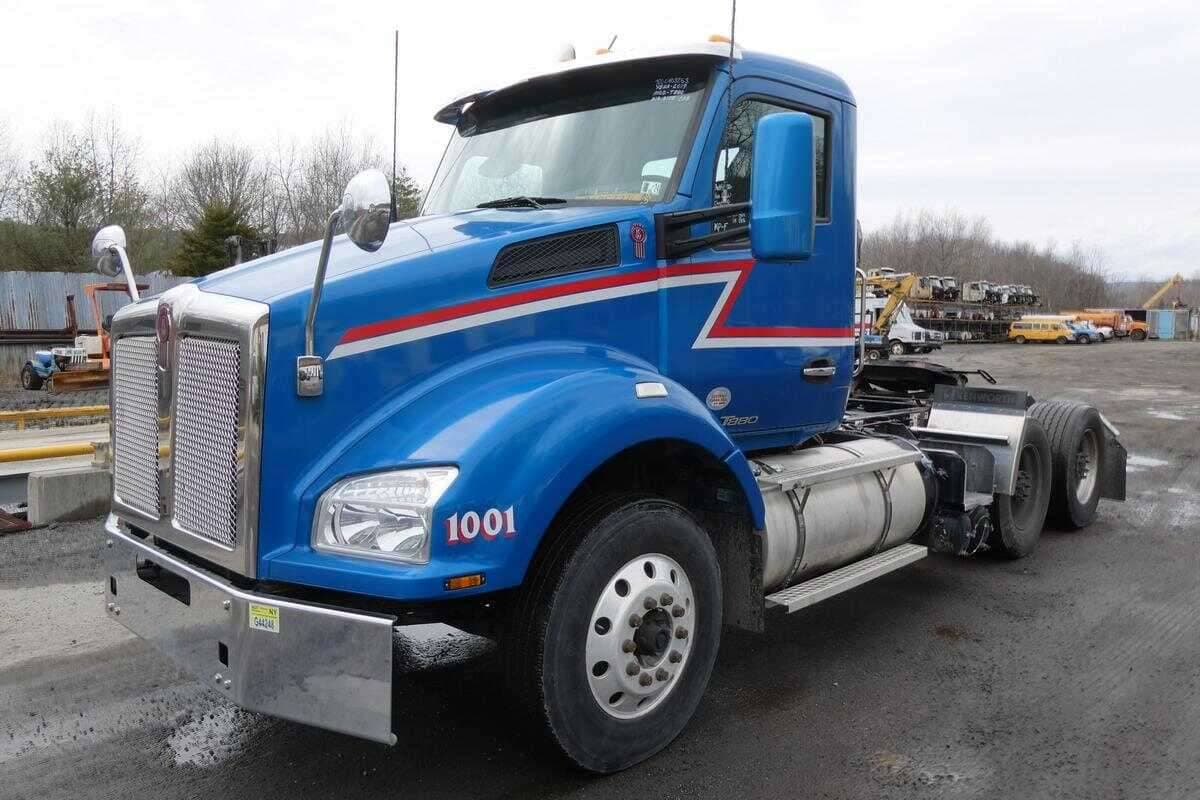 2017 Kenworth T880 image 1