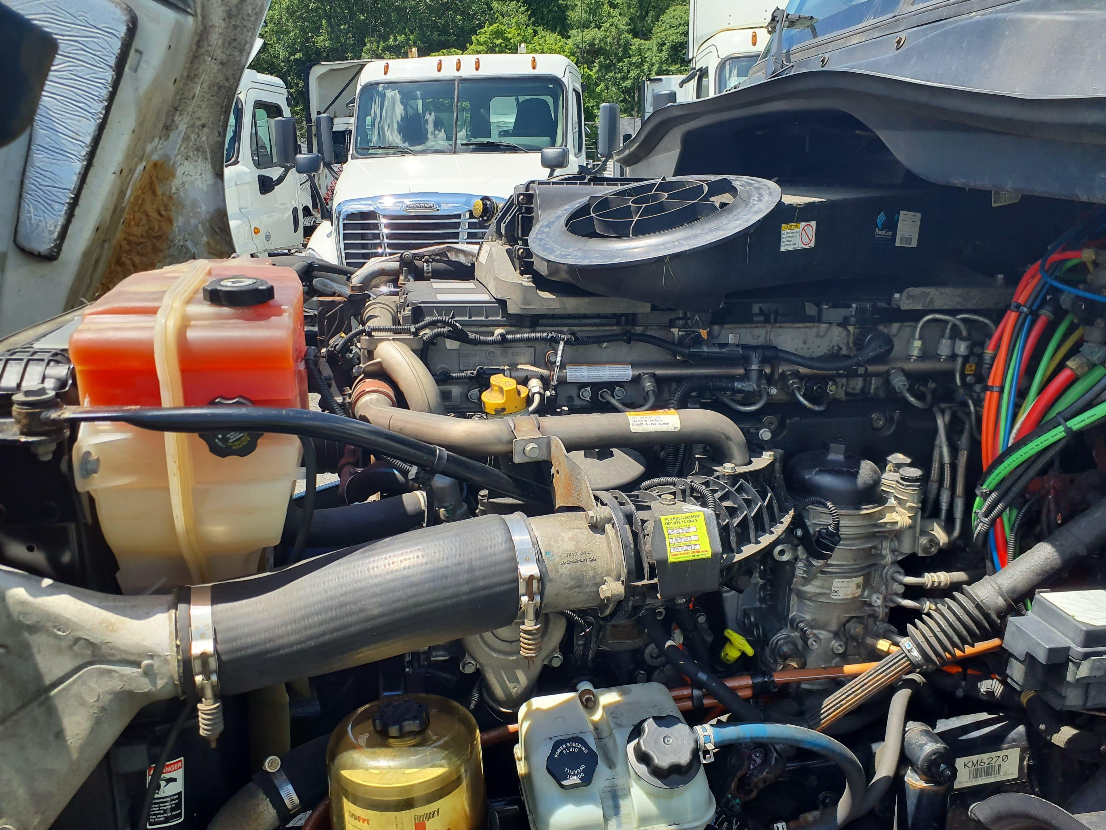 Used 2019 FREIGHTLINER Conventional - Day Cab - CASCADIA 125 image 10