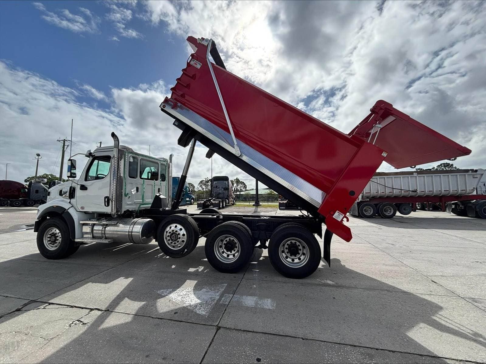 2027 Western Star 49X Chassis image 3