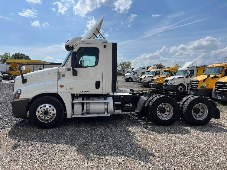 2018 Freightliner Cascadia image 10