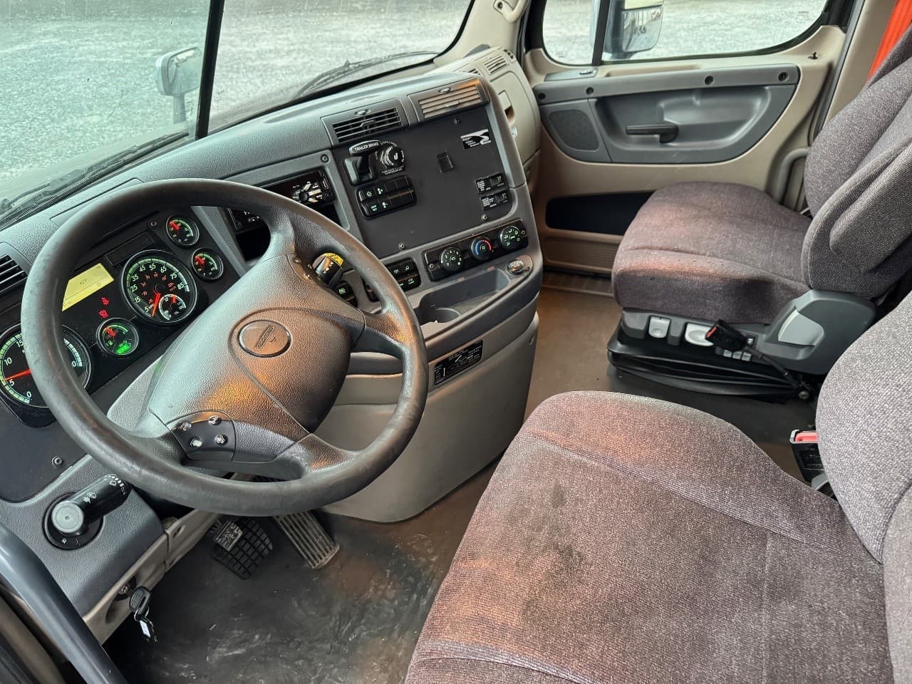 Used 2019 FREIGHTLINER Conventional - Sleeper Truck - Cascadia For Sale image 9