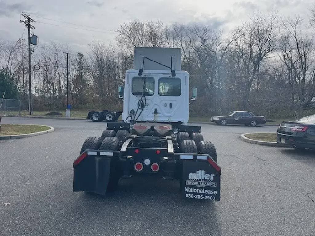 2020 Freightliner Cascadia 113 image 10