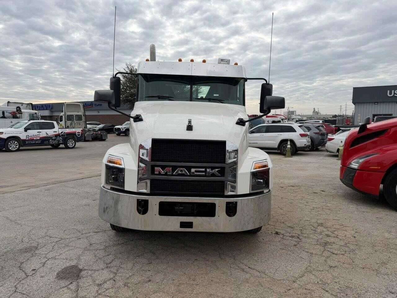Used 2020 MACK ANTHEM Conventional - Day Cab in Fort Worth, TX image 3