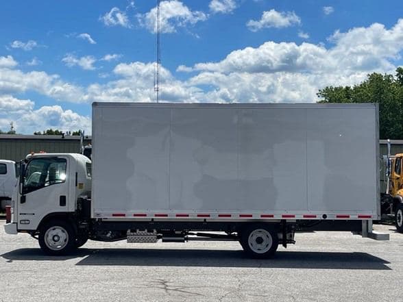 2025 Isuzu NRR image 9