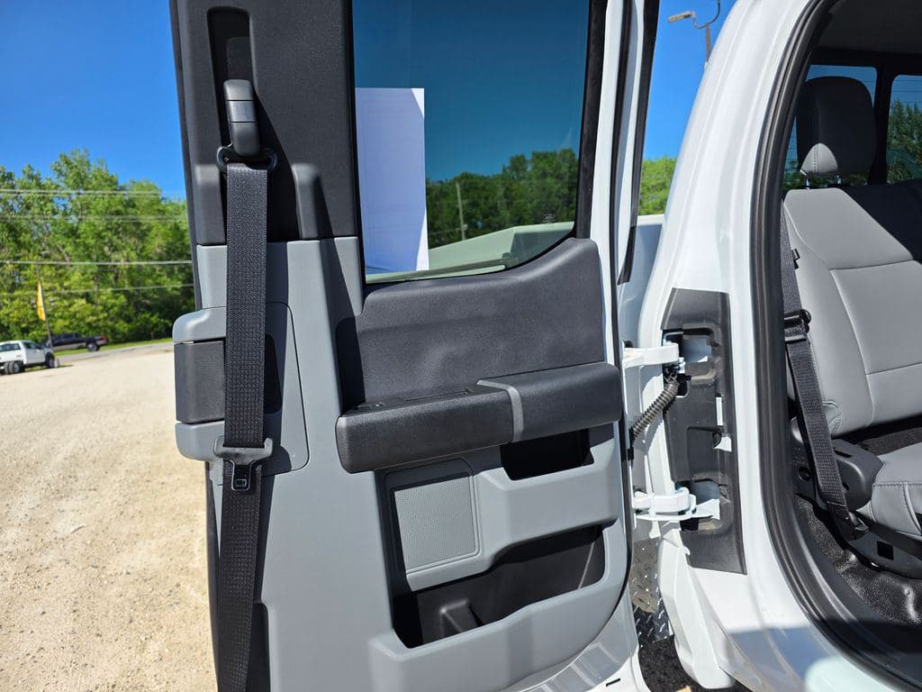 2026 Ford F-550SD XL Service Utility Body image 19